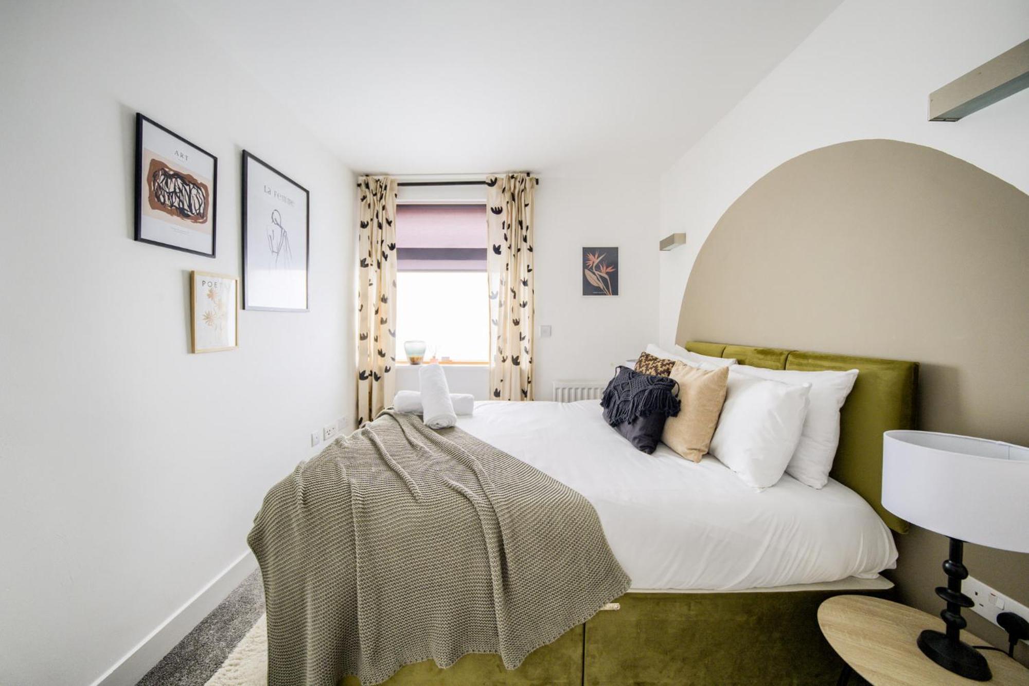 Coventry Large 4-Bed Townhouse By Empower Homes Exterior photo
