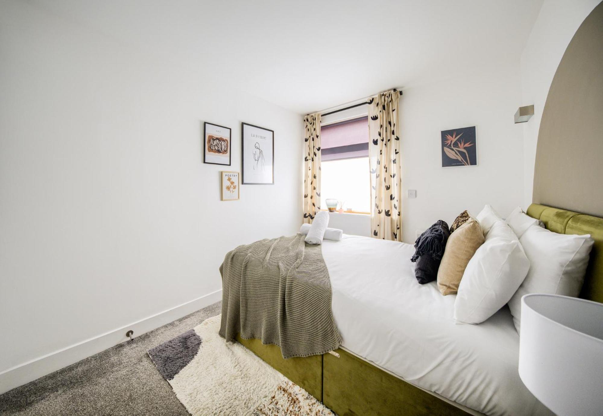 Coventry Large 4-Bed Townhouse By Empower Homes Exterior photo