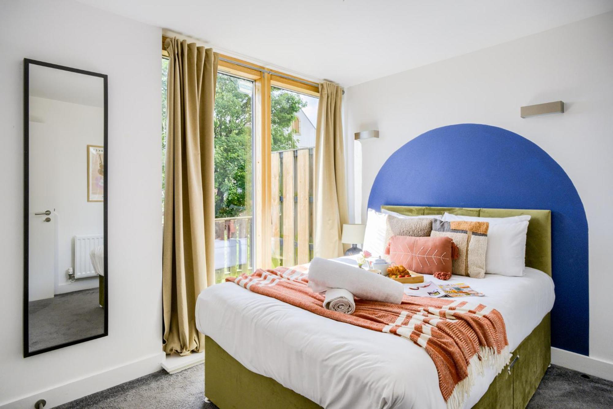 Coventry Large 4-Bed Townhouse By Empower Homes Exterior photo